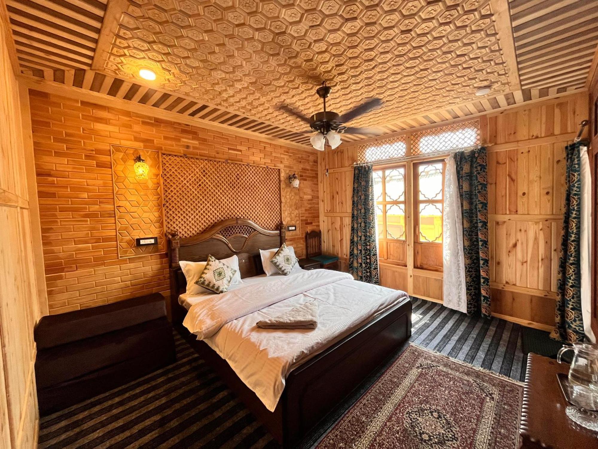 The Heritage Group Of Houseboats Srīnagar 外观 照片